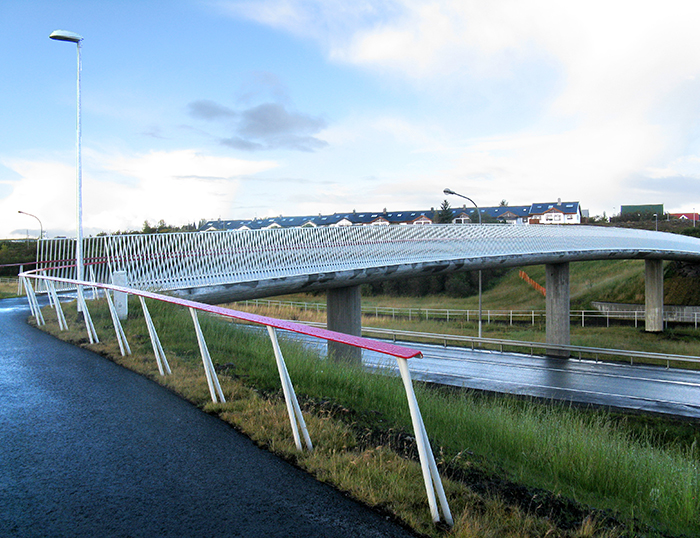Pedestrian Bridge in Norðlingaholt